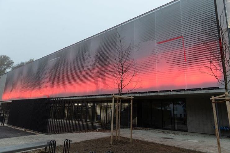 Stadion aussen 1DX20495