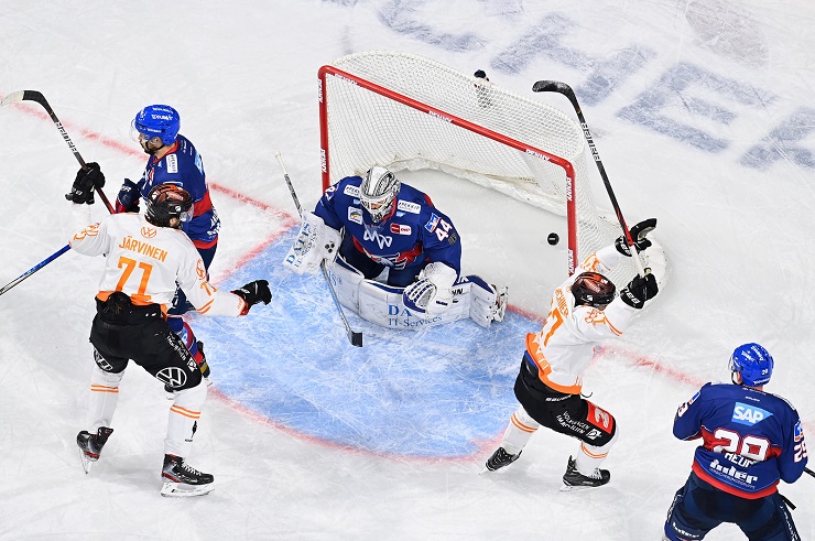 MAN Wolfsburg 300421