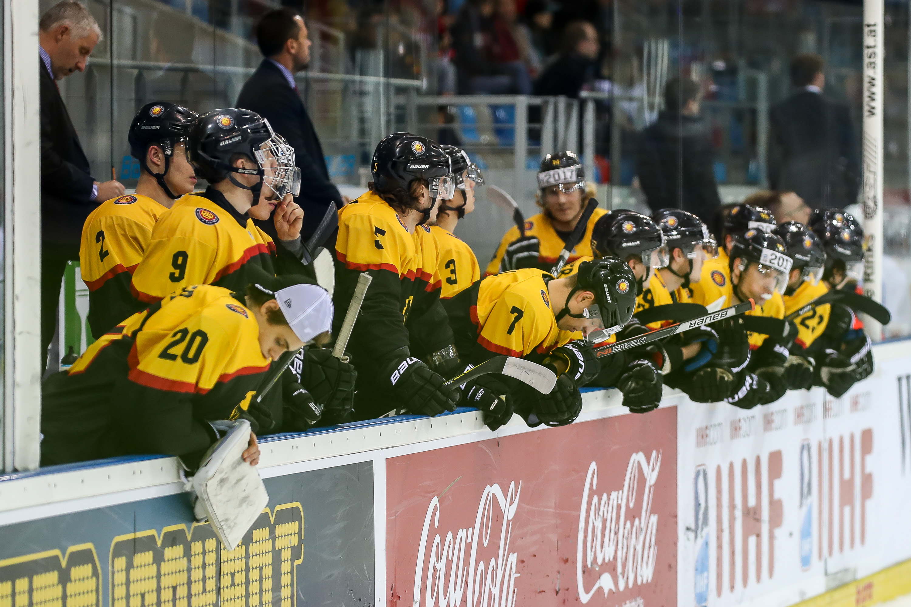 deb u20 bank schwarz