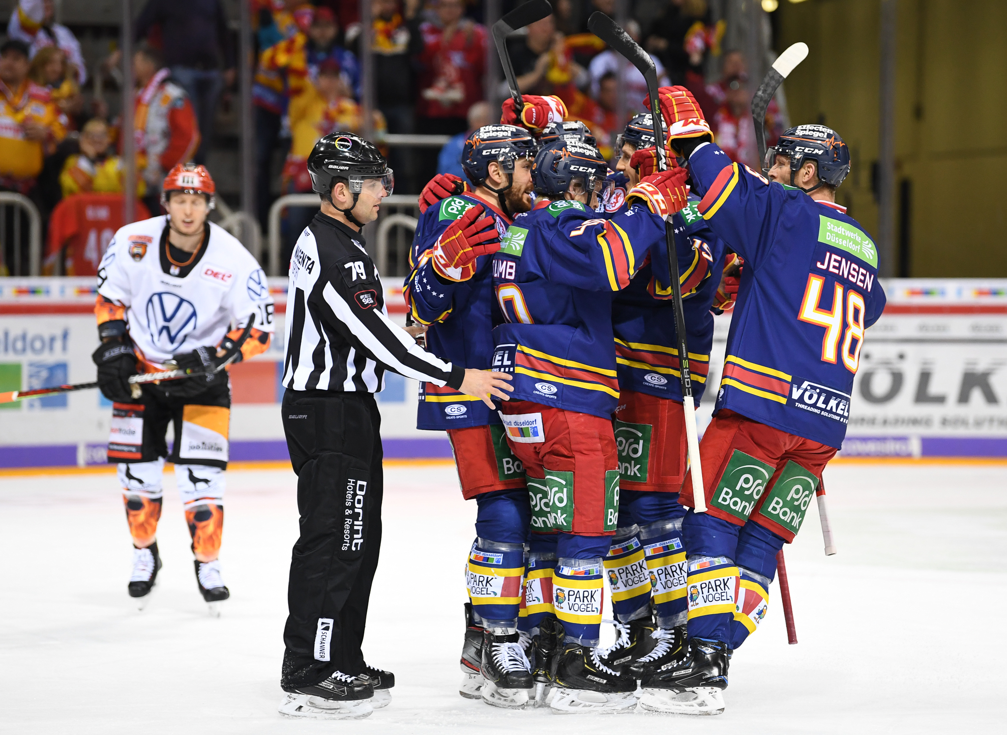 DEG Wolfsburg 301219 Häfner