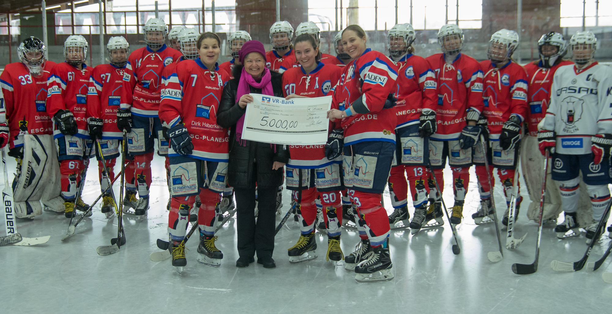 Scheckübergabe 10.12.2017 Bild 1 Fotograf Stephan Zorn