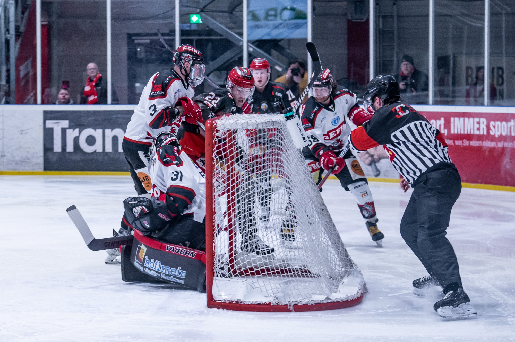 Eishockey News aus der Eishockey Oberliga Süd, West, Nord, Ost