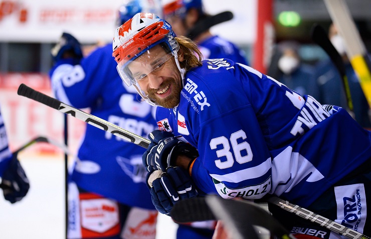 PENNYDEL Stürmer Andreas Thuresson wird ein Hai!