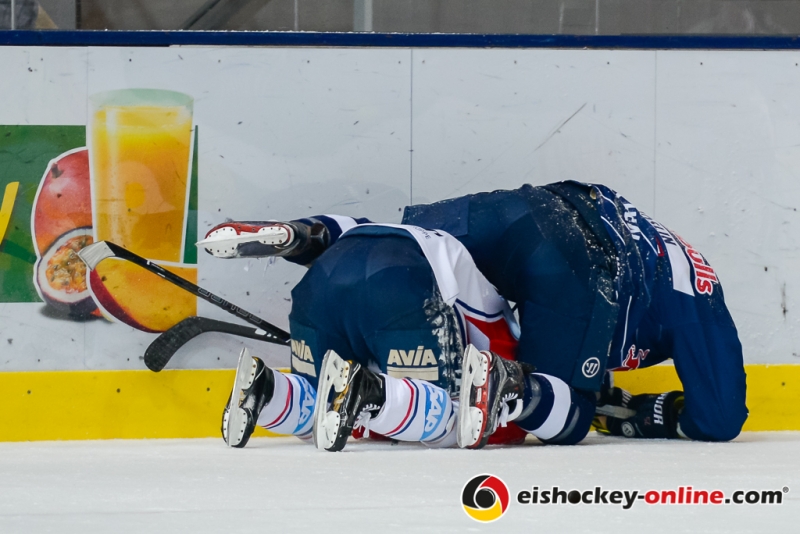 Enge Kiste im Topspiel zwischen München und Mannheim! Am Ende gewannen die Red Bulls knapp! 161218 Mannheim HEI3461 E Online